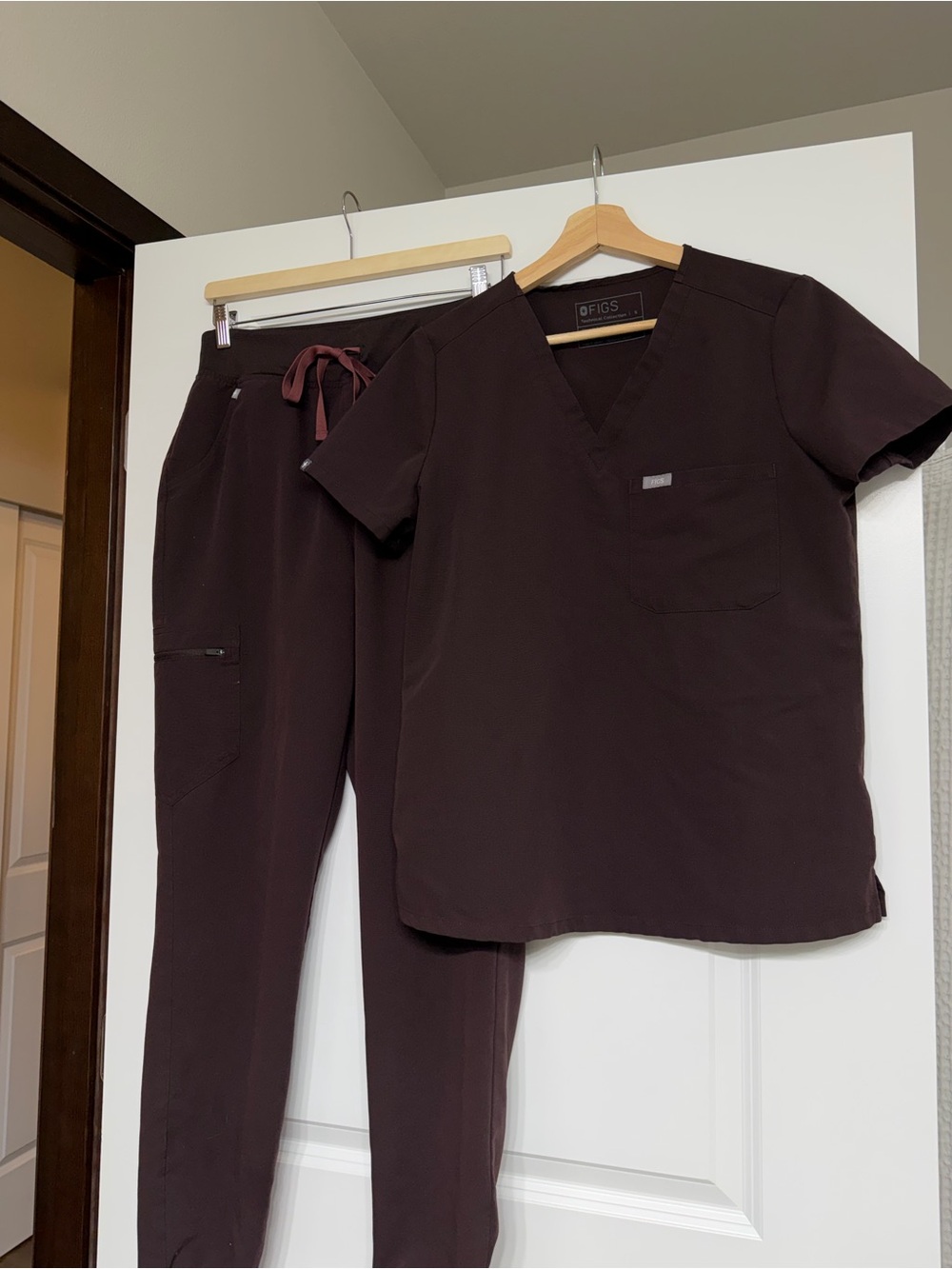 Figs Women's Scrub Top & Jogger Set (brown) small top/medium bottom